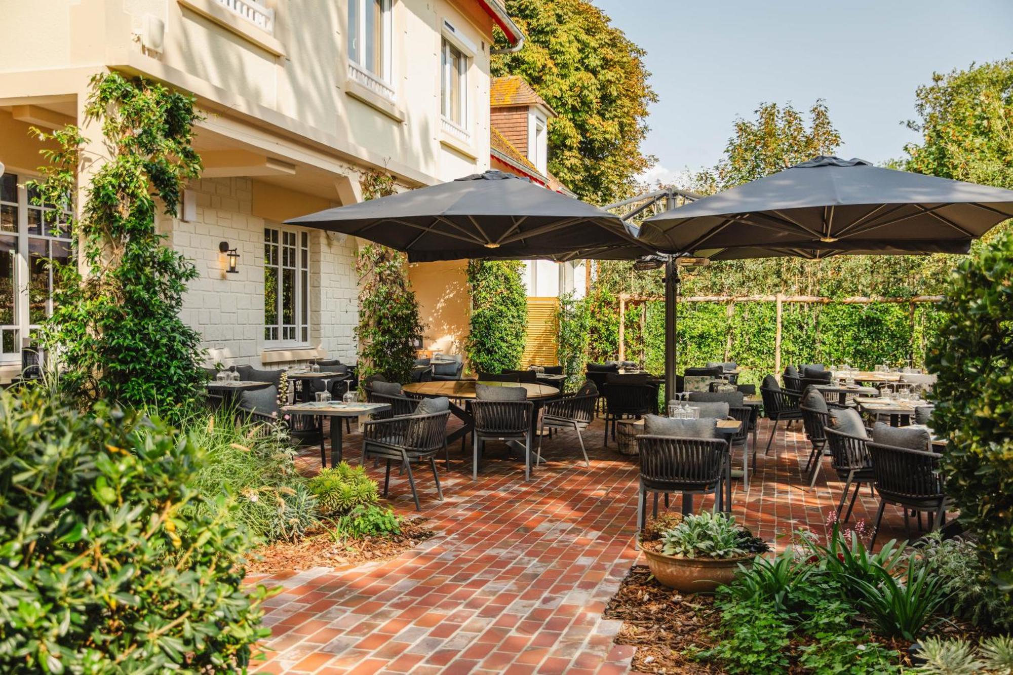 Le Castel Cabourg Hotel & Spa- Restaurant La Calypso Exterior foto